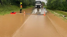 FOTO a VIDEO: Voda s blatom zatopila domy a pivnice, dostala sa aj do áut. Nitra vyhlásila mimoriadnu situáciu