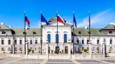 Nudná a bezobsažná. Prezidentská kampaň sa blíži do finále, rozhodnúť môžu tri skupiny voličov