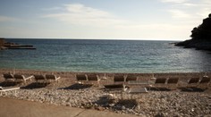 Fotky z pobrežia Chorvátska vydesili turistov. Tento rok radšej kúpanie vynechám, strachujú sa