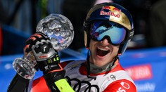 VIDEO: Odermatt sa postaral o kurióznu situáciu. Pri oslave prišiel o trofej, jej časti rozdal