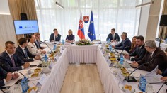 Bez premiéra a dvoch ministrov. Vláda rokovala na Agrokomplexe, prisľúbila milión na obnovu výstaviska