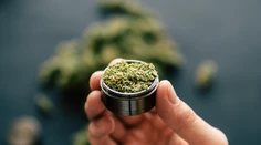 Nová droga sa šíri rýchlosťou blesku. Už by sme si to viac nedali, hovoria mladí ľudia so skúsenosťou
