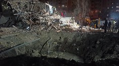 Ruské rakety zasiahli policajnú stanicu v Charkove. Ostala z nej len hromada trosiek a diera v zemi