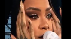 Rihanna mala náročný deň. Na koncerte ju viackrát premohli emócie
