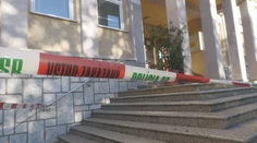 Mestský úrad v Handlovej uzavreli. Policajti prehľadávali aj bytový podnik