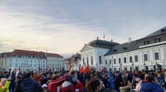 V novembri protestoval, v piatok zomrel na covid. Demonštrácie proti opatreniam majú zrejme prvú obeť