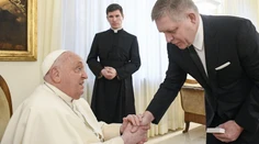 Slovenskí politici reagujú na úmrtie pápeža. Premiér Fico spomína na ich posledné stretnutie vo Vatikáne