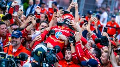 GALÉRIA: Monako a Ferrari oslavovali, kniežaťu sa tlačili slzy do očí. Verstappen nikoho nezaujal
