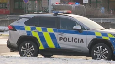 Ukážka sily na hraniciach: Kone, drony, vrtuľníky a desiatky policajtov