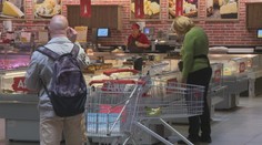 Slovenská ekonomika sa zhoršuje. Naši susedia si aj po zdražovaní stále doprajú väčšie nákupy