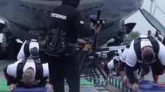 VIDEO: Siláci to dokázali. Podarilo sa im ťahať najťažšie lietadlo na svete
