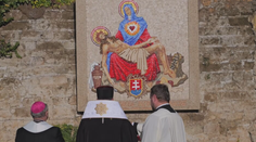 Kúsok Slovenska vo večnom meste. Vo Vatikánskych záhradách odhalili mozaiku Panny Márie so slovenským erbom