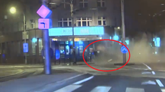 Cestný pirát sa po Bratislave rútil obrovskou rýchlosťou: Kamera zachytila krkolomnú haváriu