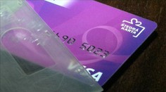 Banky za platby kartou neodmeňujú len klientov, ale aj seba