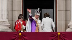 Ženy s mečmi, černošský gospel či predstavitelia cirkví. Karol zložením hostí ukázal, že chce byť kráľom všetkých