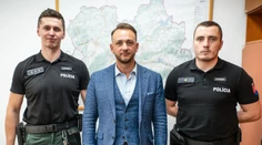 Minister vnútra sa stretol z policajtmi z víkendového zásahu v Žiline. Vyzdvihol ich čestnosť a poctivosť