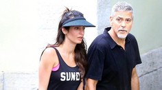 Amal Clooney dva mesiace po pôrode dvojičiek. Postavu má ako lusk