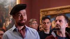 "Vševedko" Sagan v reklame na Giro brnká na nervy sprievodkyni v galérii umenia