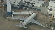 Chvíle strachu počas letu do Sydney. Pri turbulenciách sa zranilo desať ľudí