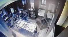 VIDEO: Megakrádež v Bratislave. Títo lupiči si vzali luxusné hodinky za státisíce eur
