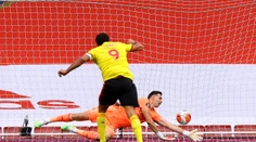 Watford a Bournemouth zostúpili z Premier League, Dúbravka odychytal celý duel s Liverpoolom