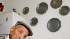 Na raňajky keks a jogurtové mlieko: Vo veku 113 rokov zomrel najstarší muž planéty
