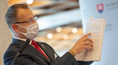 Od januára sa budú môcť plagiátori vzdať svojich titulov. Pôjdu politici príkladom?