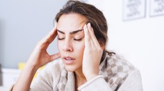 Prečo nás z vína na druhý deň bolí hlava? Jednoduchý trik, ako sa tomu vyhnúť