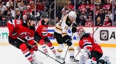 Tatar asistoval s Bostonom, na ľade sa stretli aj Černák so Slafkovským