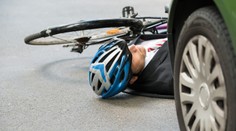 Cyklisti prišli so zaujímavým výskumom. Prilby vraj priťahujú nehody