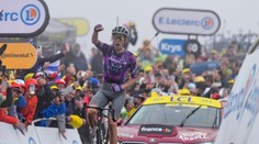 Favoriti ukázali svoju silu v najťažšej etape. Pogačar opäť pokoril svojho rivala a udržal si náskok