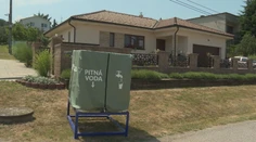 Prázdne studne, vyschnuté kohútiky a strach z ďalšieho horúceho dňa. Sucho mení každodenný život tisícok ľudí
