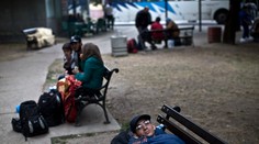 Srbi sa pri hraniciach začali ozbrojovať, boja sa agresívnych migrantov