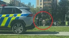Najprv pri škole, potom na zastávke: Nahá žena vyvolala v Trnave rozruch, zasahovali záchranné zložky