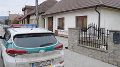 Dráma v rodinnom dome v Čachticiach. Žena bojuje s vážnymi zraneniami o život