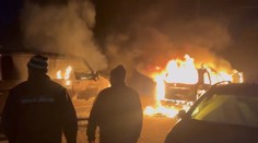 VIDEO: Dramatický zásah hasičov na sídlisku v Sládkovičove. Plamene pohltili autá