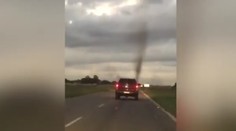 Vodičov prekvapilo obrovské tornádo. Veterná smršť bola v skutočnosti obrovský mrak komárov
