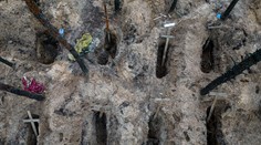 V ukrajinskom meste Izium objavili ďalšie dva masové hroby so stovkami obetí, tvrdí Zelenskyj