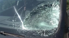 Materinská láska: Hodila sa pred auto, aby zachránila svoje dieťa