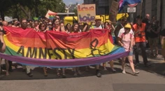 Centrom Bratislavy prešlo dve tisícky účastníkov Dúhového Pride. Štyri osoby zadržali