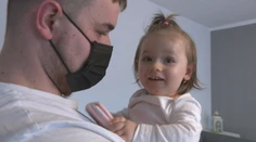 Poisťovňa napokon svoje rozhodnutie prehodnotila. Eliška so SMA dostane potrebný liek pre život