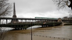 Francúzsko vyhlásilo povodňovú pohotovosť, hladina Seiny v Paríži stále stúpa