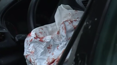 Vážna nehoda: Pred košickým magistrátom narazilo auto do kamióna