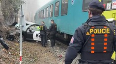 FOTO a VIDEO: Hrozivá dopravná nehoda v Česku. Vlak zdemoloval taxík na priecestí