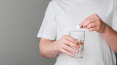 Mladá žena zomrela po tom, čo si vzala paracetamol na bolesť zubov. Nebola to alergia – pitva odhalila hroznú pravdu