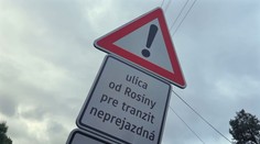 Pri Žiline zakázali tranzitnú dopravu cez obytnú zónu. Namiesto pokoja prišli petície, hnev a frustrácia