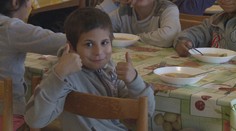 Zisťovali sme, či majú rodičia zaplatiť škôlkárom obedy za január