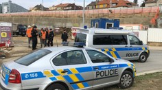 Stavebný stroj prerazil v Prahe tubus metra, došlo k ochromeniu prevádzky