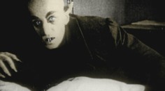 Režisér známeho hororu prišiel o lebku. Ukradli ju na cintoríne