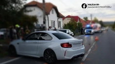 FOTO: Nemala vodičák, napriek tomu sadla za volant. Žena (20) nabúrala do zaparkovaného auta